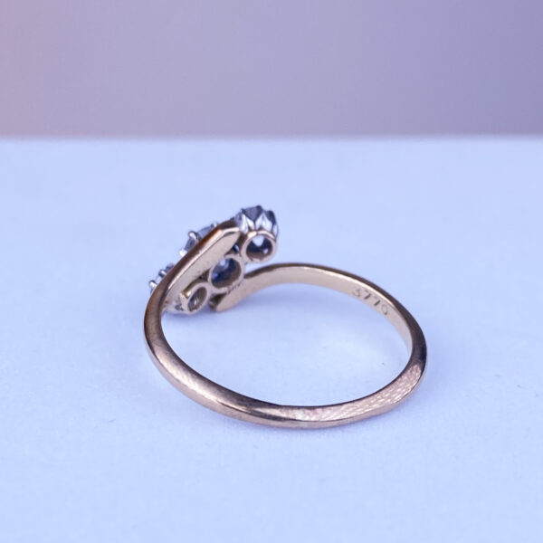 10k Triplet Diamond Ring - Image 4