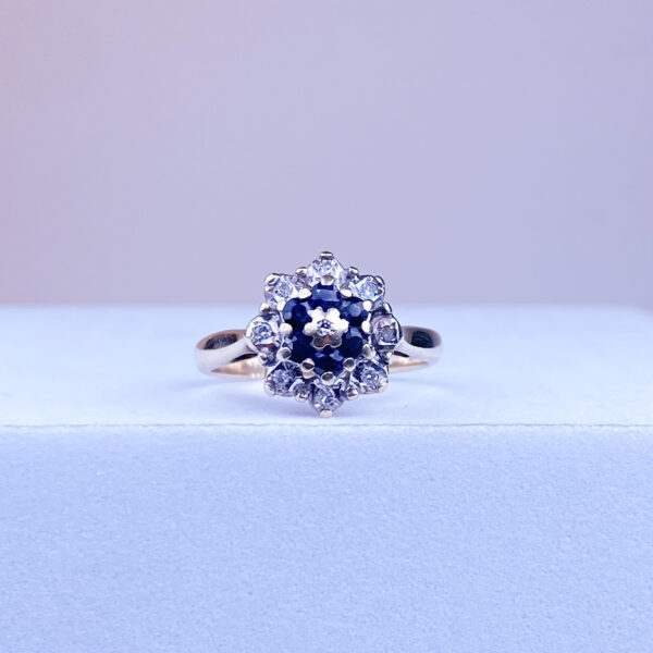 10k Vintage Sapphire Flower Ring - Image 3